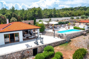 House of Freedom, Hvar